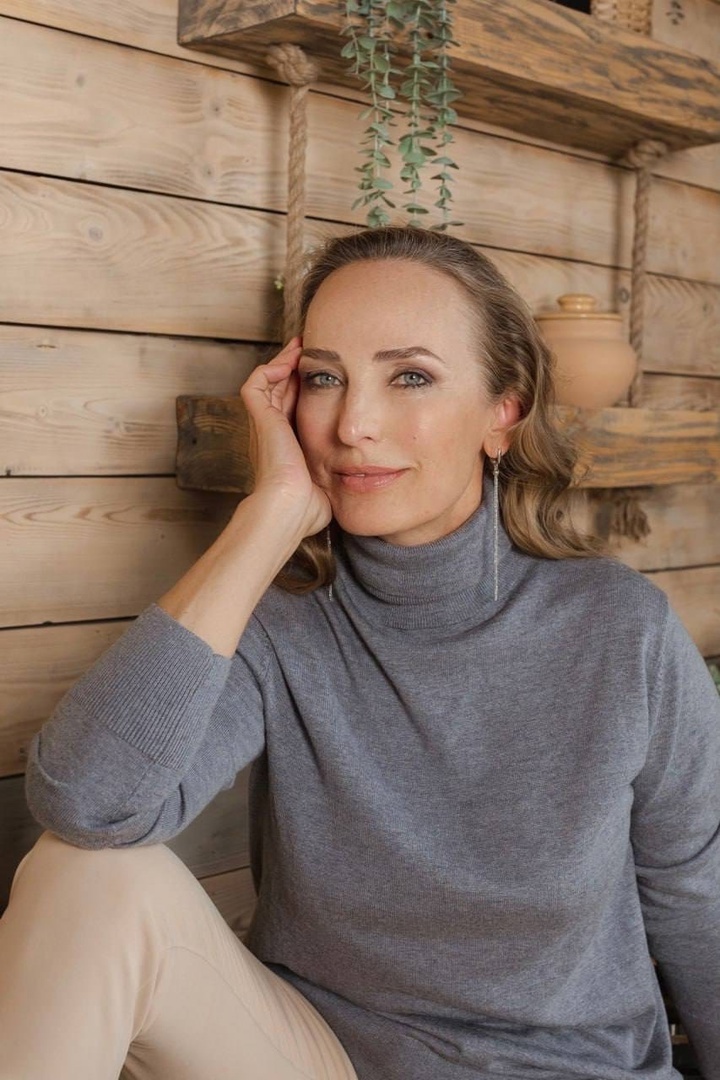 Алина Недельская на природе
